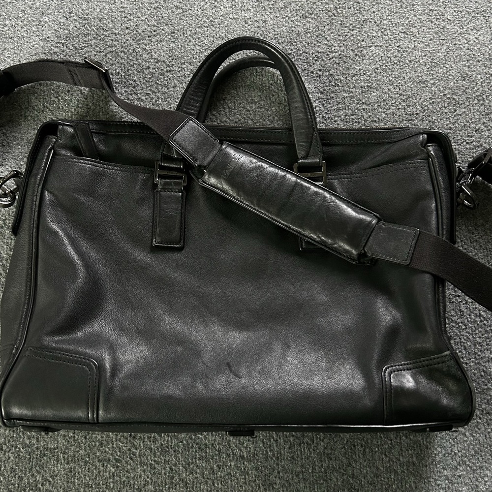 TUMI Beacon Hill Irving Slim Brief 68517D Black Leather Business Briefcase